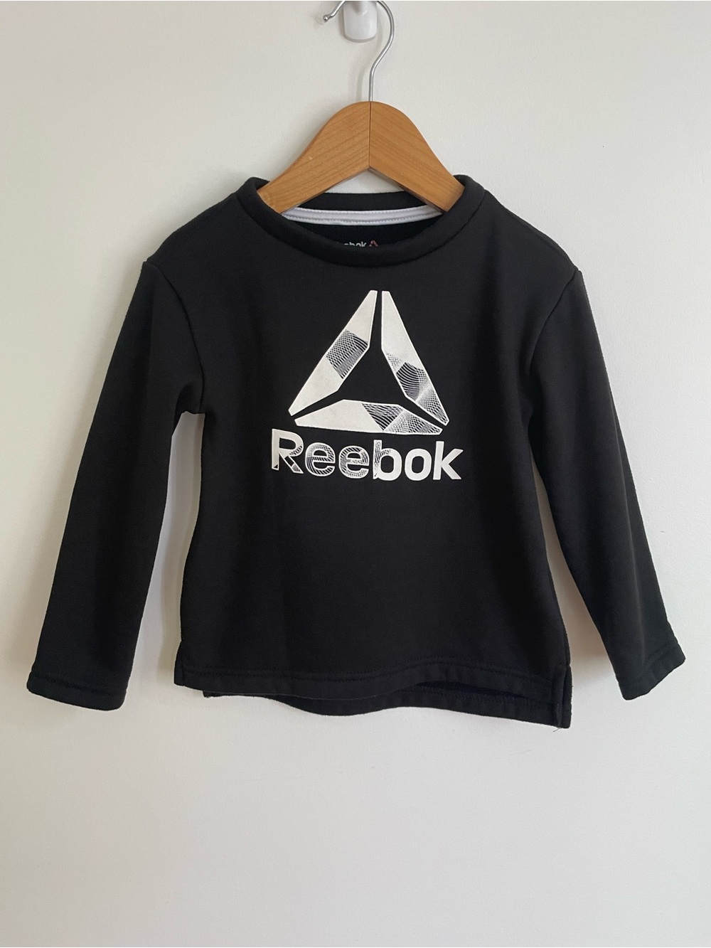 $4 💥Reebok Delta Sweatshirt, Fleecy Inner, Long Sleeves, Black & White, Unisex